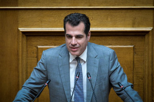 Υπόθεση Μαζωνάκη: Τι απαντά ο Θάνος Πλεύρης για τη γνωριμία του με τον προφυλακισμένο γιατρό