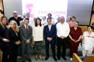 Επίσκεψη Γεωργιάδη στον «Ευαγγελισμό»: Συνομίλησε με τραυματιοφορείς που προσελήφθησαν μέσω ΔΥΠΑ