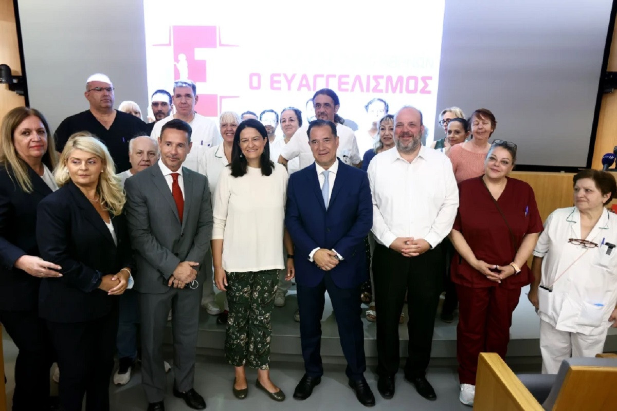 Επίσκεψη Γεωργιάδη στον «Ευαγγελισμό»: Συνομίλησε με τραυματιοφορείς που προσελήφθησαν μέσω ΔΥΠΑ