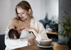 Νέα μελέτη: Θρεπτικό το γάλα των βίγκαν μητέρων