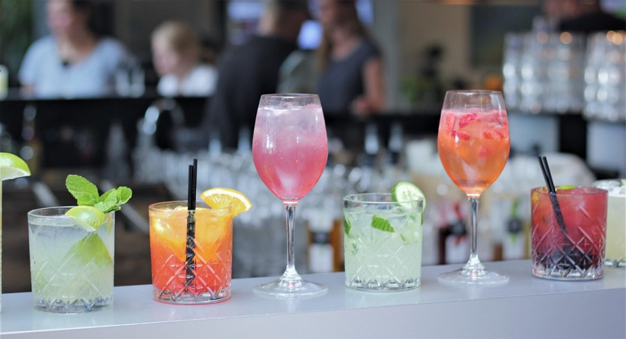 Αλκοόλ: Η υπερβολική κατανάλωση συνδέεται με πρόωρα και πιο σοβαρά εγκεφαλικά