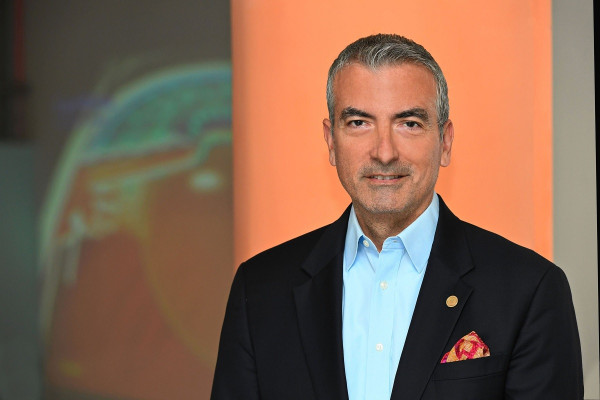 Πρώτη επιτυχημένη επέμβαση αλλαγής χρώματος οφθαλμών με τη μέθοδο FLAAK στην Ελλάδα