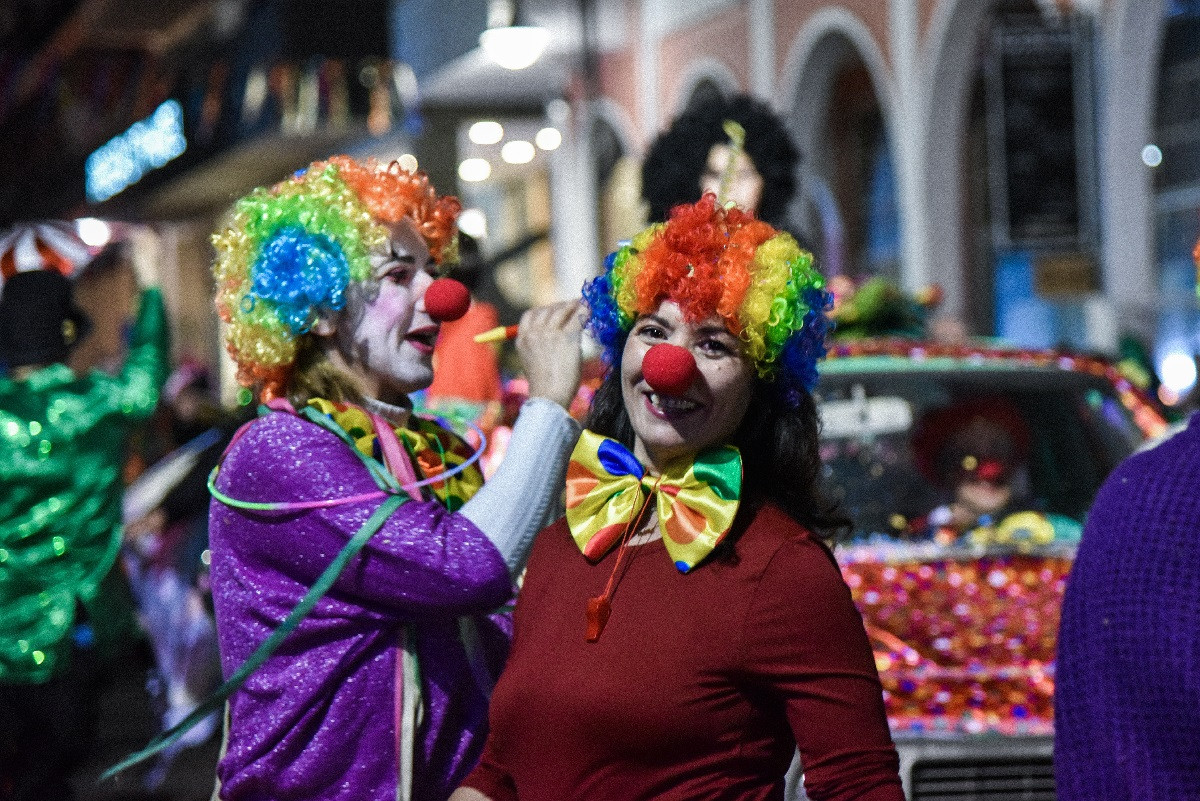 Απόκριες: Πώς να προφυλαχθείτε από τις ιώσεις στις καρναβαλικές παρελάσεις