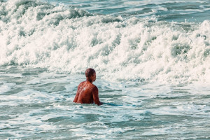 Ασφάλεια στη θάλασσα: 5 tips που θα κάνουν το κολύμπι σας απολαυστικότερο