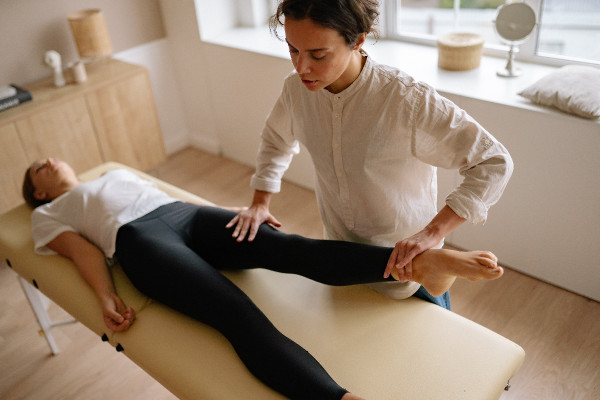 Αρθρίτιδα γόνατος: Χρήσιμα tips για να ανακουφίσετε τον πόνο