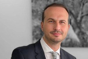 Ταυτόχρονη ολική αρθροπλαστική ισχίου με την ελάχιστα επεμβατική μέθοδο ASI