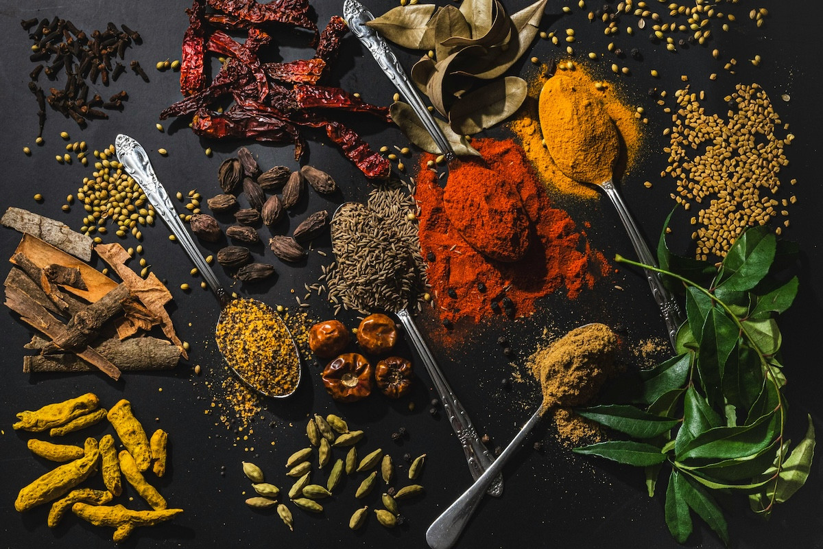 Το μπαχαρικό που διώχνει τις καούρες εξίσου αποτελεσματικά με τα φάρμακα