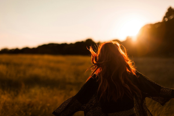 Τι σημαίνει όταν βλέπετε στον ύπνο σας κάποιον που έχει πεθάνει, σύμφωνα με την ψυχολογία