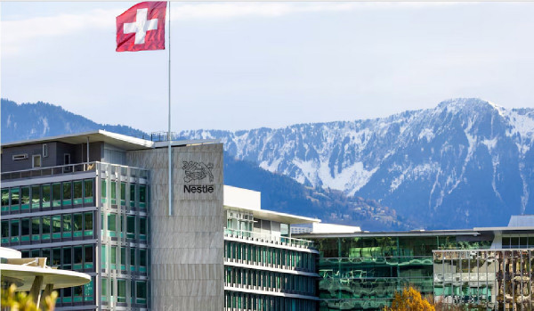 Συναγερμός για τη Nestle: Επεκτείνει τις ανακλήσεις βρεφικού γάλακτος σε Κίνα και Βραζιλία