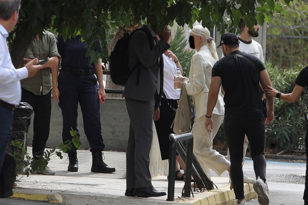 Υπόθεση Μαζωνάκη: Η γιατρός αρνείται ότι χορήγησε μέθη στον τραγουδιστή