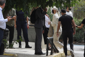 Υπόθεση Μαζωνάκη: Η γιατρός αρνείται ότι χορήγησε μέθη στον τραγουδιστή