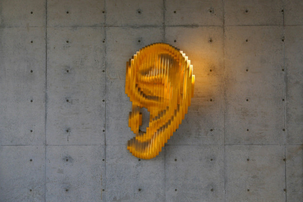 Πότε το βουητό στα αυτιά μπορεί να είναι πρώιμο σημάδι απώλειας ακοής