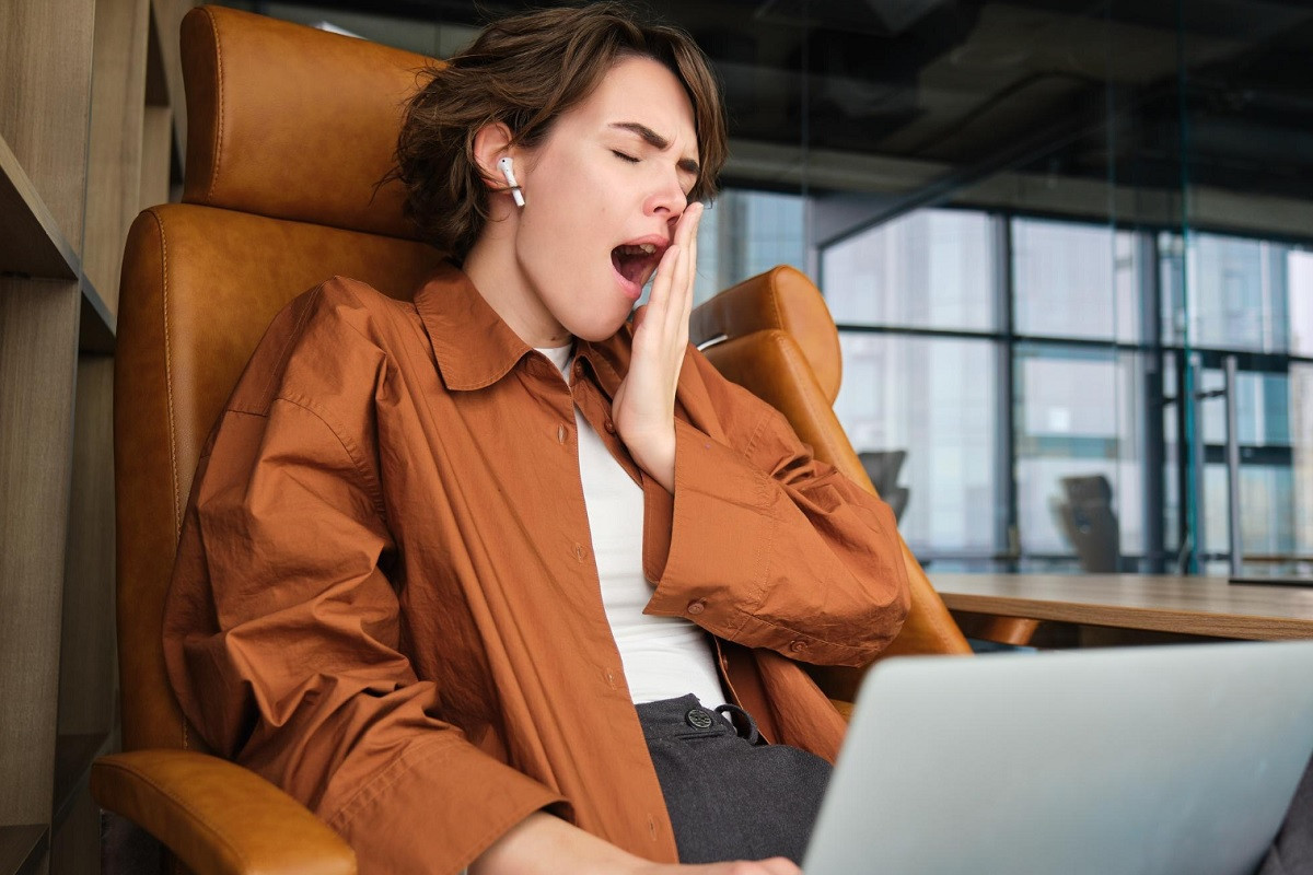 Tips για να αποφύγετε την υπνηλία κατά τη διάρκεια της ημέρας