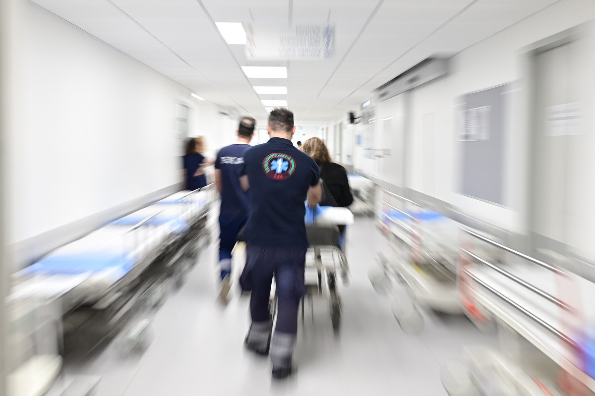 Ηλιούπολη: Το ιατρικό ανακοινωθέν για την 17χρονη που έπεσε από την ταράτσα