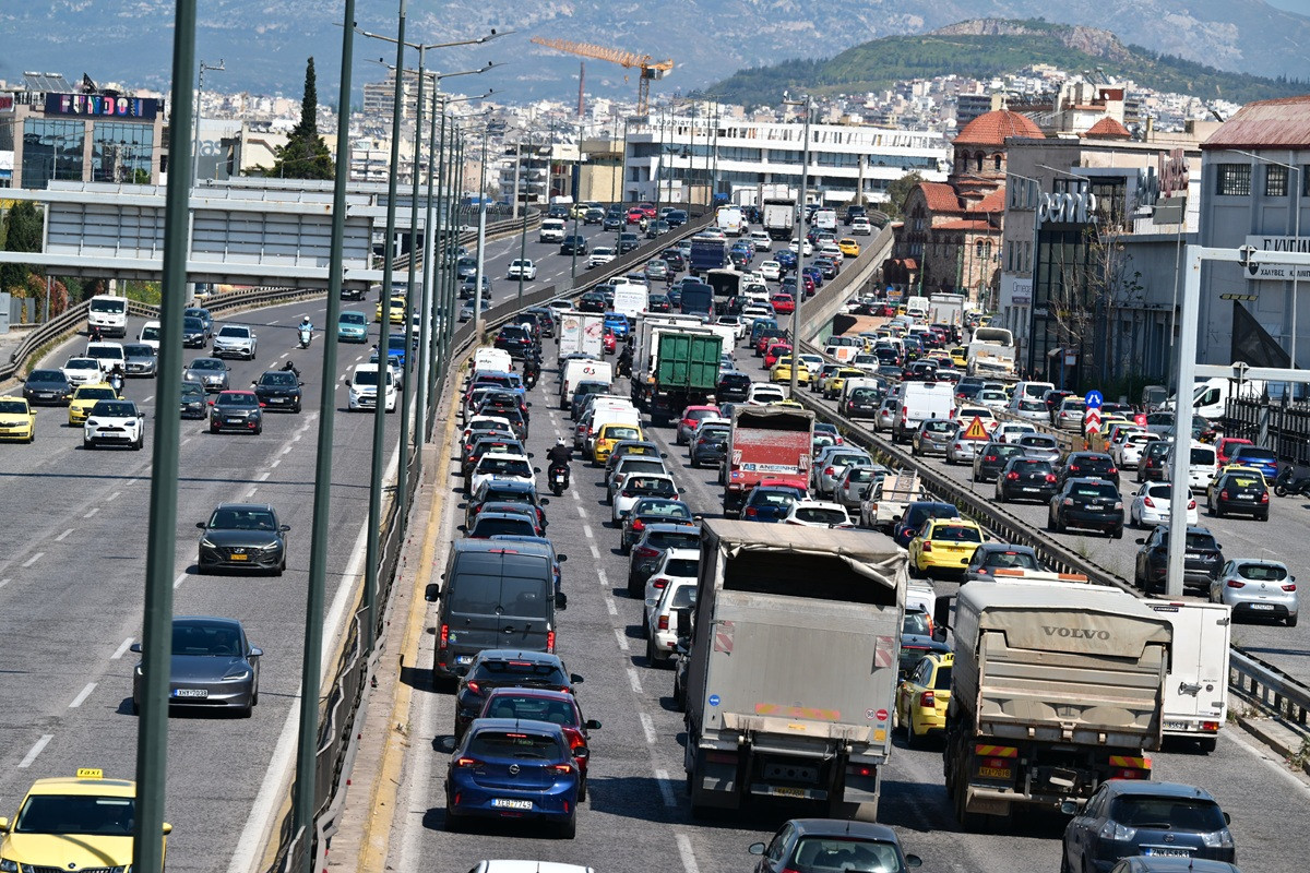 Μποτιλιάρισμα και άγχος: Πόσο χρόνο περνάνε οι Αθηναίοι στην κίνηση