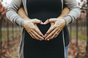 Πρέπει να κόψει ο άνδρας το αλκοόλ όταν το ζευγάρι προσπαθεί να συλλάβει;