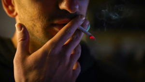 Το παθητικό κάπνισμα αυξάνει τον κίνδυνο επικίνδυνου τύπου αρρυθμίας, λένε οι καρδιολόγοι