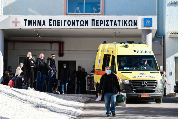 Ηλιούπολη: Σε κρίσιμη κατάσταση οι δύο ανήλικες που έπεσαν στο κενό από ταράτσα πολυκατοικίας
