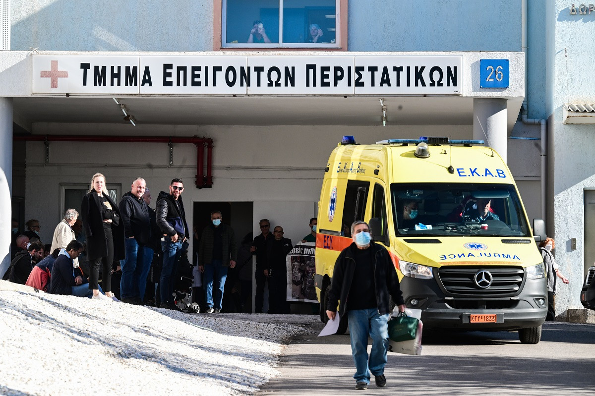 Ηλιούπολη: Σε κρίσιμη κατάσταση οι δύο ανήλικες που έπεσαν στο κενό από ταράτσα πολυκατοικίας