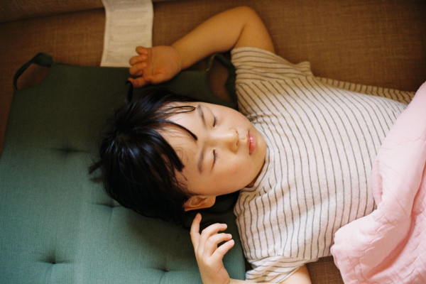 Πώς να βοηθήσετε το παιδί σας να έχει τον ύπνο που χρειάζεται
