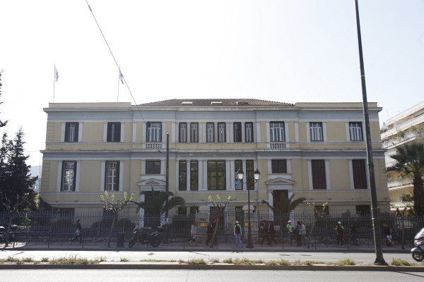 Τρία ρομποτικά χειρουργεία σε μια μέρα στο Αρεταίειο Νοσοκομείο