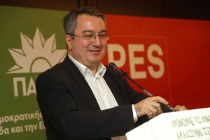 Ο καθηγητής Μόσιαλος παραλαμβάνει το βραβείο «Γιάννης Κυριακόπουλος» την Τρίτη