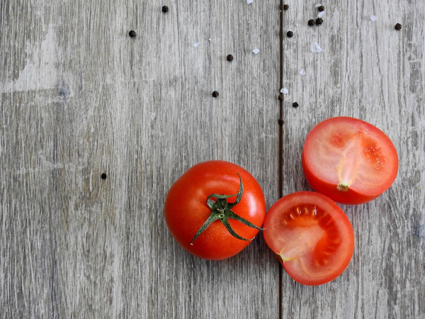 Τρώτε ντομάτες: 8 θρεπτικά στοιχεία που ωφελούν την υγεία μας