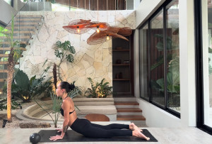 Η 15λεπτη προπόνηση Pilates που ενδυναμώνει τον κορμό σας