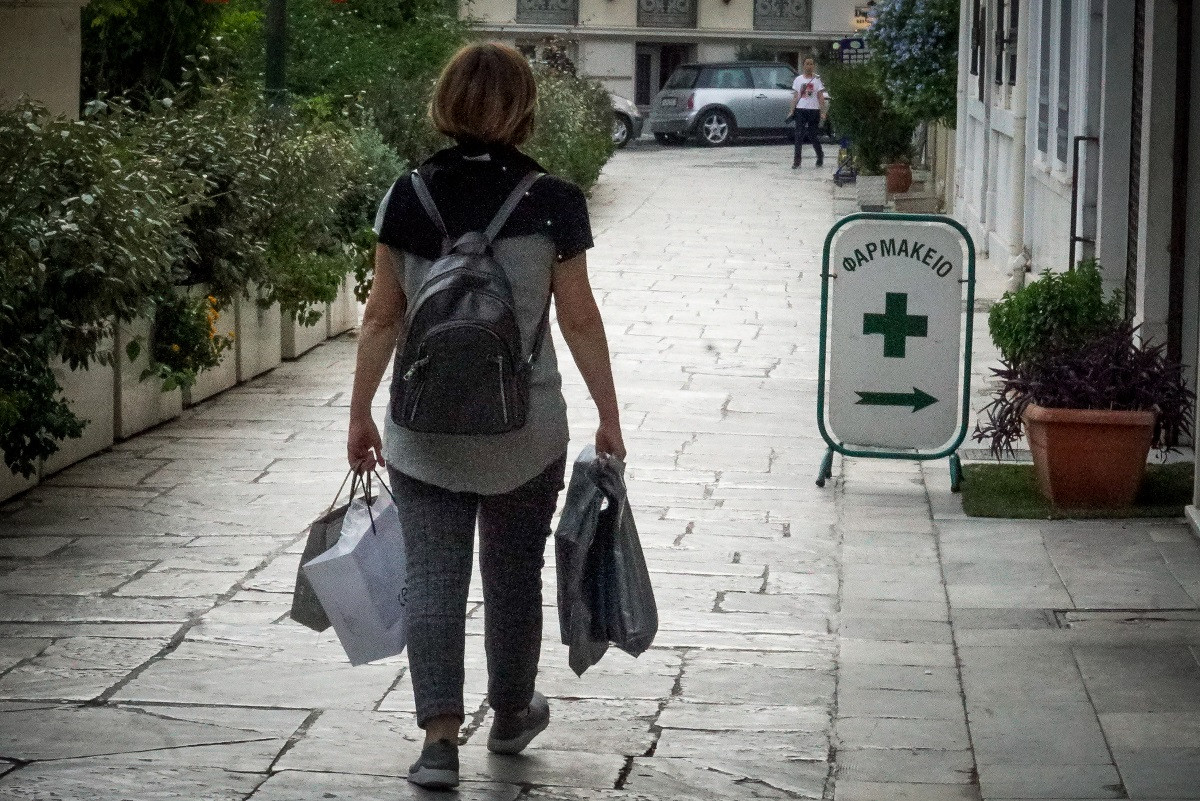 Ανήλικοι διέρρηξαν φαρμακείο στις Αχαρνές – Συνελήφθησαν έξι άτομα