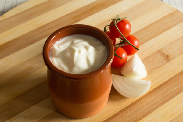 Sour cream: Η «ξινή κρέμα» που σερβίρεται παντού - Πόσο υγιεινή είναι