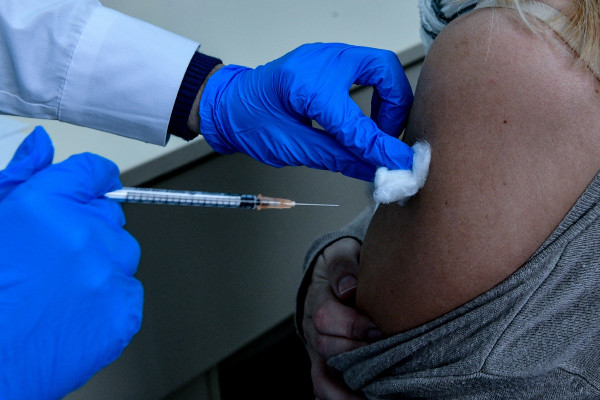 Κορωνοϊός: Ξεκινάει σήμερα το εμβολιαστικό πρόγραμμα - Ενημέρωση κατόπιν εορτής από Αγαπηδάκη