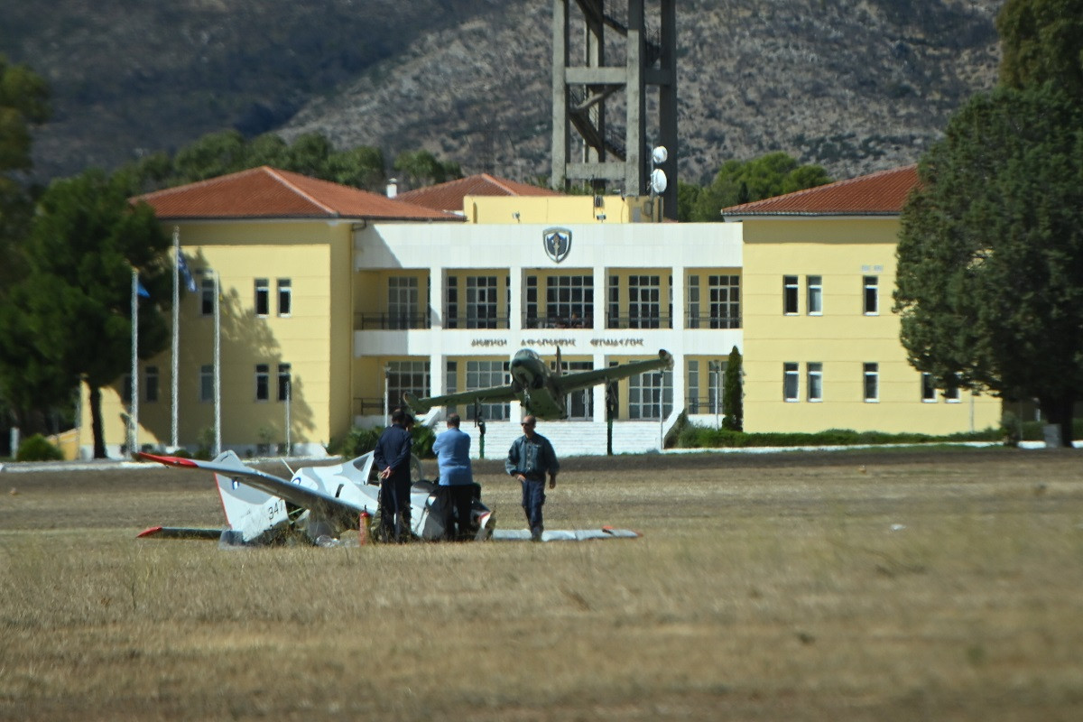 Κατέπεσε εκπαιδευτικό αεροσκάφος στο Τατόι - Στο νοσοκομείο οι δύο χειριστές του