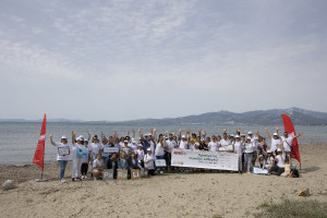 HHG: 75 εργαζόμενοι - εθελοντές καθάρισαν την παραλία του Σχινιά