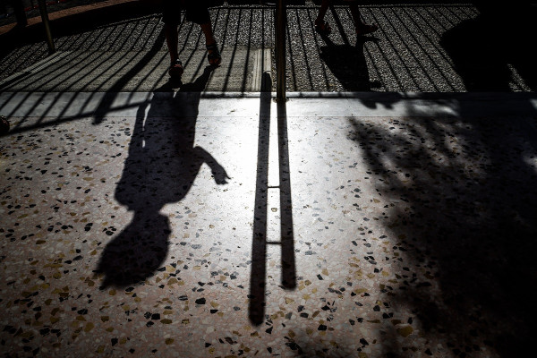 Πότε μπορεί να επιστρέψει το παιδί σας σχολείο μετά από γρίπη ή RSV