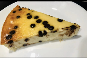 Το πιο light «βάσκικο» cheesecake – Συνταγή με στραγγιστό γιαούρτι