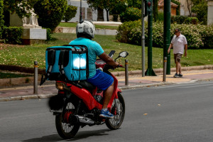 Καύσωνας: Τηλεργασία και χωρίς delivery σήμερα - Έκτακτα μέτρα