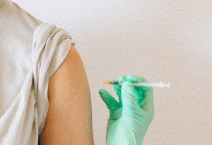 Γιατί πονάει το μπράτσο μας όταν κάνουμε εμβόλιο - Πώς να αντιμετωπίσουμε τον πόνο