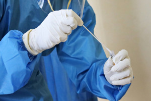 ΕΟΔΥ: 13 νέες εισαγωγές με γρίπη και 8 από κορωνοϊό