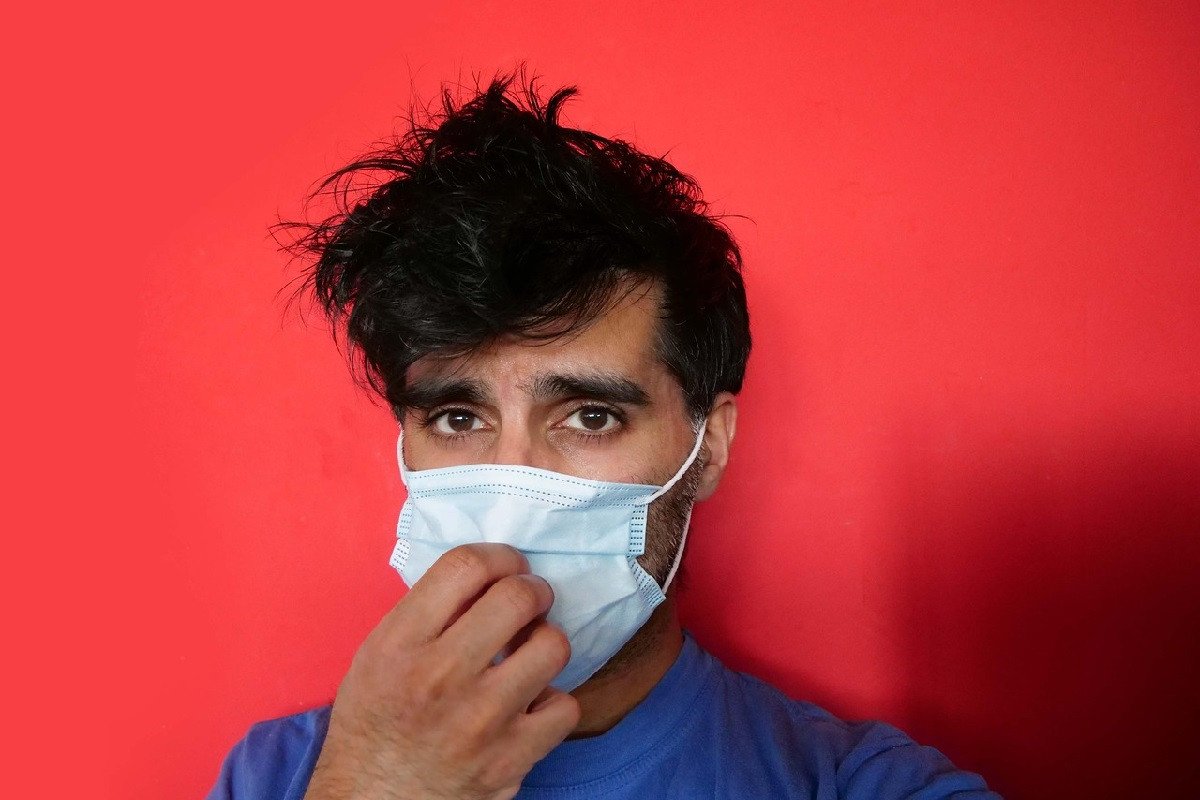 Μάσκες για τη γρίπη: «Δεν προσφέρουν επαρκή προστασία», λένε οι ειδικοί – Τι συνιστούν