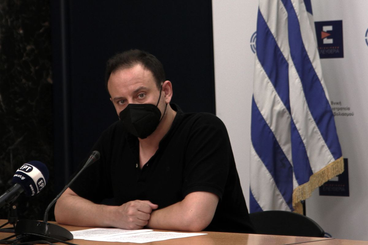 Μαγιορκίνης για κορωνοϊό: «Είμαστε μακριά από την υποχρεωτικότητα»