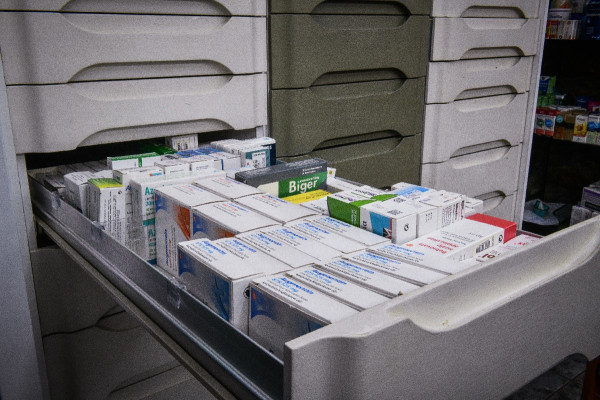 Νέες ρυθμίσεις για διανυκτέρευση στρατιωτικών φαρμακείων και κατ’ οίκον διάθεση φαρμάκων