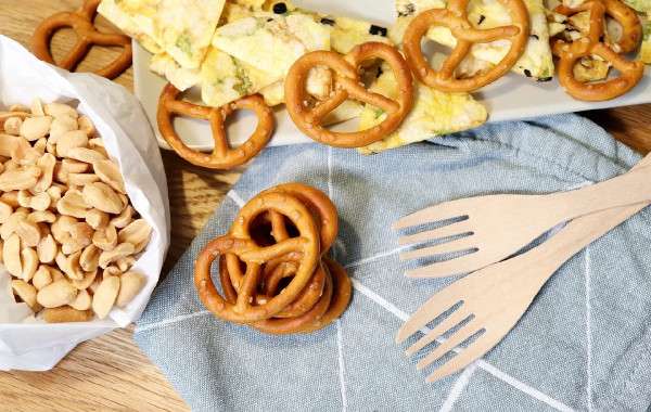 Δυσκοιλιότητα: Το τσιμπολόγημα αργά το βράδυ βλάπτει το έντερο