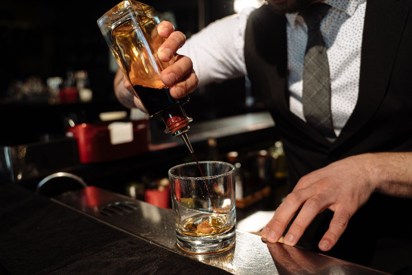 Ειδικοί προειδοποιούν: Το αλκοόλ βλάπτει την μνήμη - Τι έδειξαν έρευνες