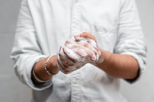 Πώς πρέπει να πλένω τα χέρια μου για να αποφύγω το κρυολόγημα