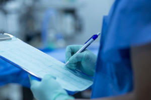 Λαϊκό: Η πρώτη μεταμόσχευση ήπατος από ζώντα δότη με χρήση ρομποτικού συστήματος σε δημόσιο νοσοκομείο