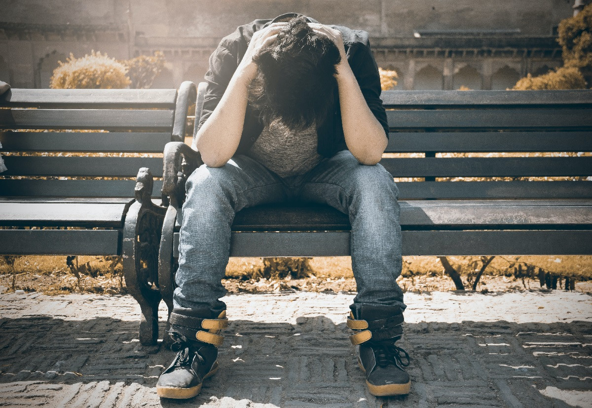 Καλοκαιρινή εποχική κατάθλιψη: Πώς εμφανίζεται - Πόσο αυξάνει τον κίνδυνο αυτοκτονίας