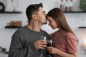 Οι φράσεις που ενισχύουν τον συναισθηματικό δεσμό με τον σύντροφό μας