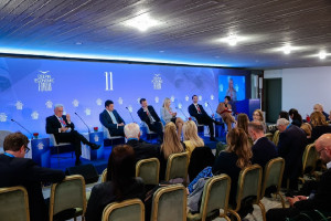 Φόρουμ Δελφών: Προβληματισμός για τις ελλείψεις φαρμάκων και τις μελλοντικές μεταρρυθμίσεις