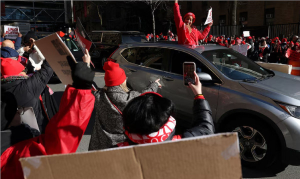 Νέα Υόρκη: Απεργία πραγματοποιούν χιλιάδες νοσηλευτές και νοσηλεύτριες
