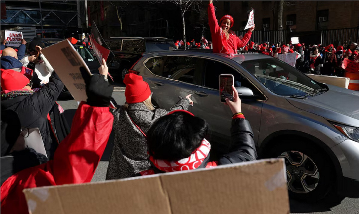 Νέα Υόρκη: Απεργία πραγματοποιούν χιλιάδες νοσηλευτές και νοσηλεύτριες